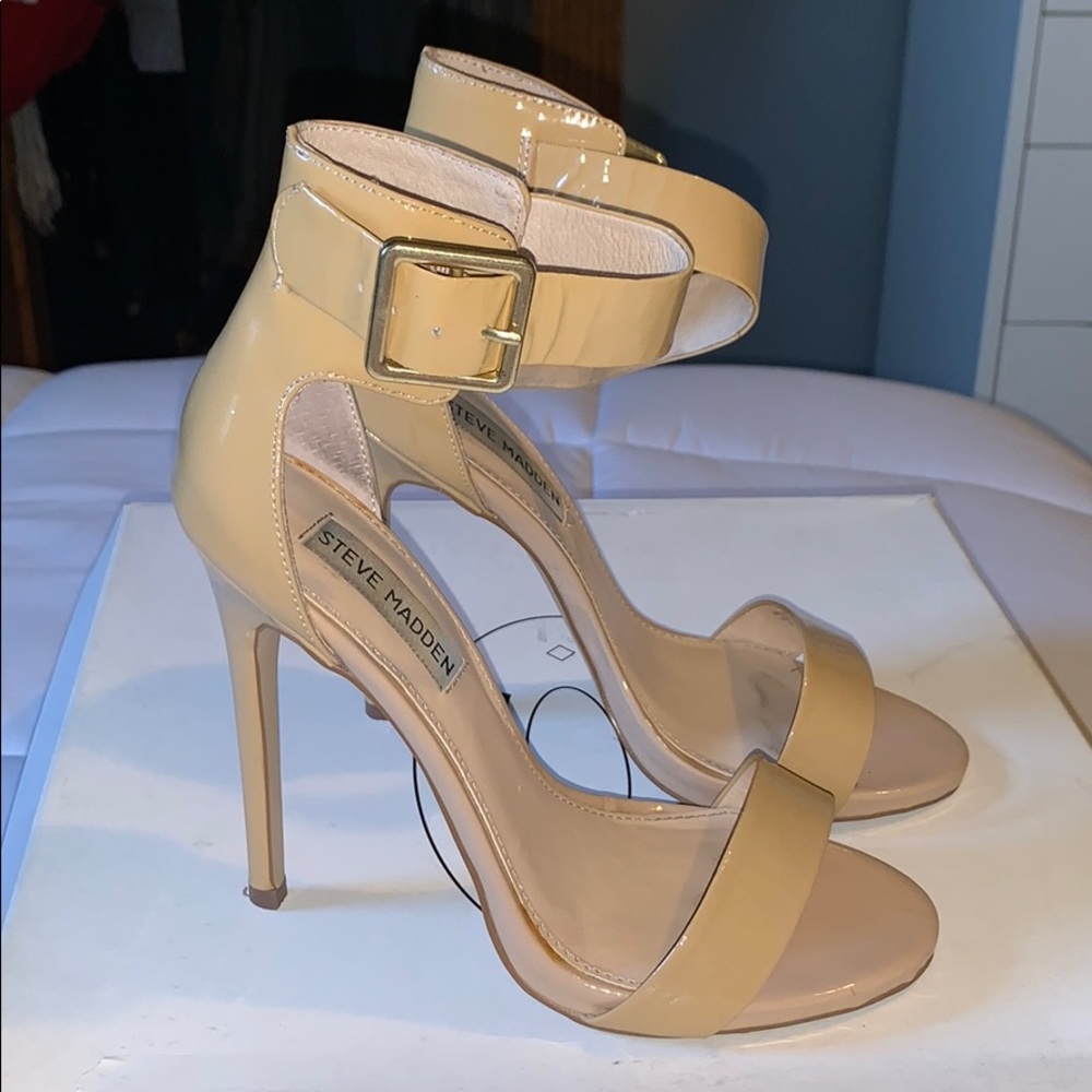 Steve Madden Nude Patten Leather Heels